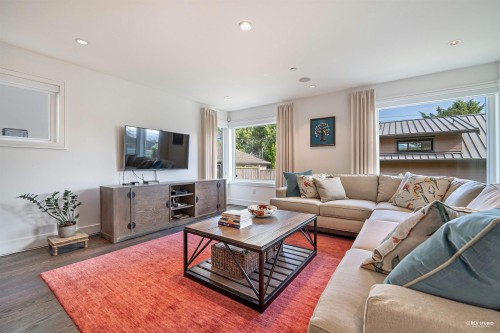 3853 14Th Avenue W, Vancouver, BC 