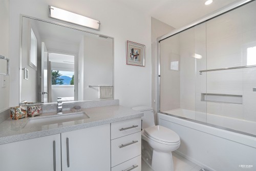 3853 14Th Avenue W, Vancouver, BC 