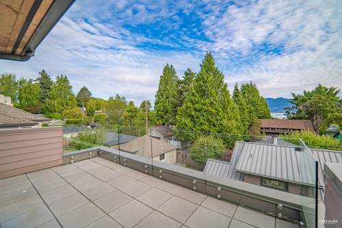 3853 14Th Avenue W, Vancouver, BC 