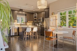 215-2273 Triumph Street  Vancouver, BC V5L 1L2