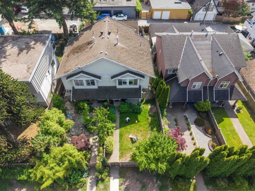 409-411-417-419 3Rd Street E, North Vancouver, BC 