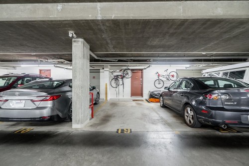 135-18 Jack Mahony Place, New Westminster, BC - Indoor Photo Showing Garage