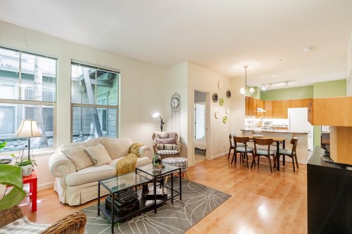 135-18 Jack Mahony Place, New Westminster, BC - Indoor Photo Showing Living Room