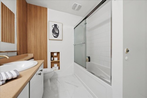7694 Buller Avenue, Burnaby, BC - Indoor Photo Showing Bathroom