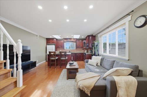 7694 Buller Avenue, Burnaby, BC - Indoor Photo Showing Living Room