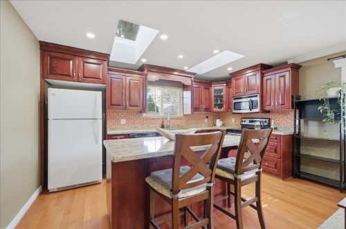 7694 Buller Avenue, Burnaby, BC - Indoor Photo Showing Kitchen