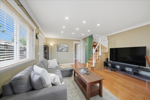 7694 Buller Avenue, Burnaby, BC - Indoor Photo Showing Living Room