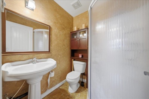 7694 Buller Avenue, Burnaby, BC - Indoor Photo Showing Bathroom