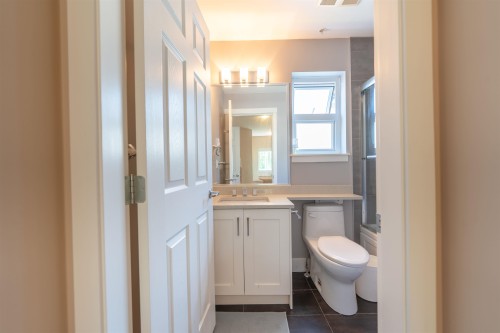 205-2263 Triumph Street, Vancouver, BC 