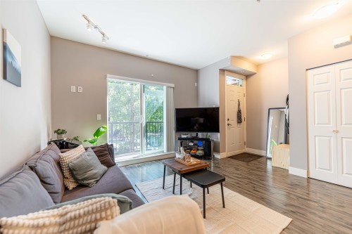 205-2263 Triumph Street, Vancouver, BC 