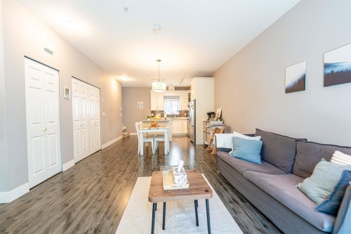 205-2263 Triumph Street, Vancouver, BC 