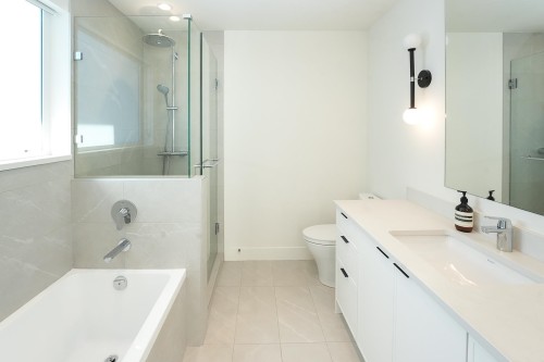 6840 Oak Street, Vancouver, BC 