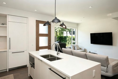 6840 Oak Street, Vancouver, BC 