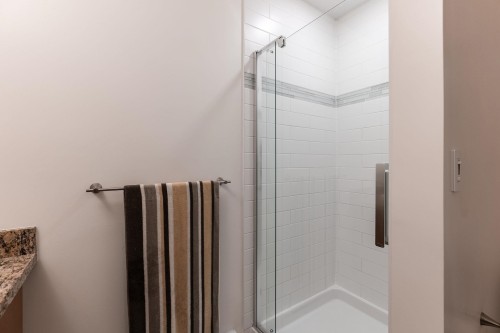 6230 Logan Lane, Vancouver, BC 