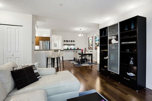 6230 Logan Lane, Vancouver, BC 
