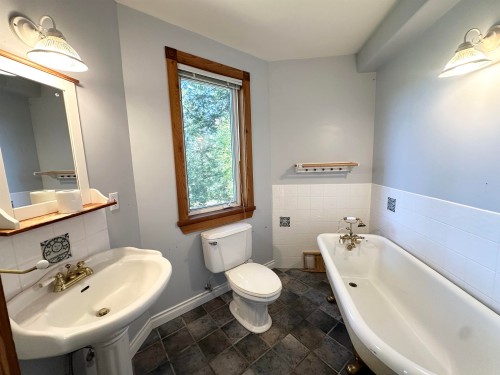 165 Ontario Place, Salt Spring Island, BC 