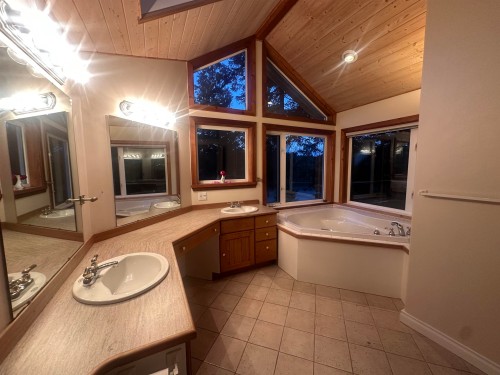 165 Ontario Place, Salt Spring Island, BC 