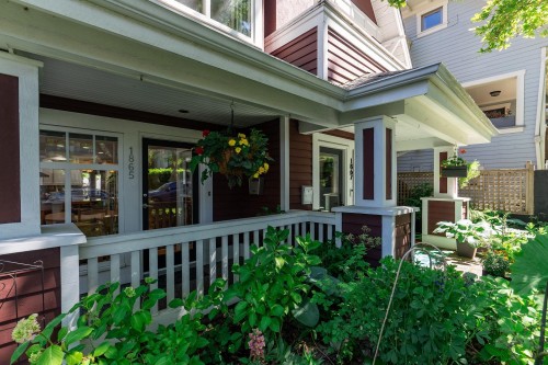 1865 7Th Avenue E, Vancouver, BC 