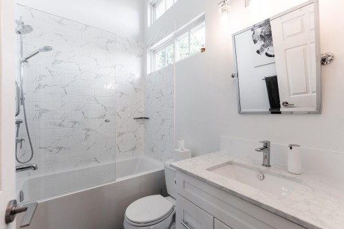 1865 7Th Avenue E, Vancouver, BC 