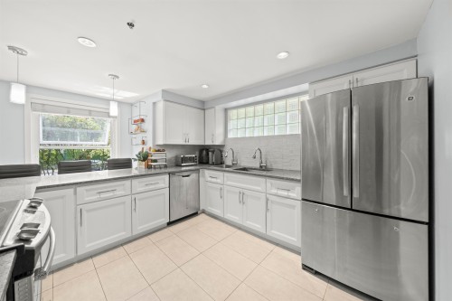 601 16Th Avenue W, Vancouver, BC 