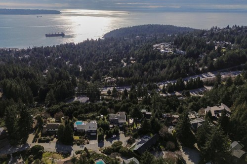 4582 Woodgreen Court  West Vancouver, BC V7S 2V7