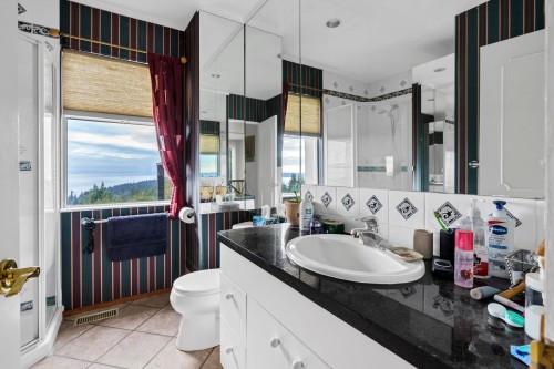 4582 Woodgreen Court, West Vancouver, BC 