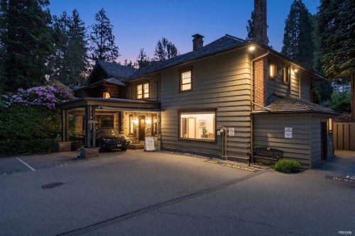 207-235 Keith Road  West Vancouver, BC V7T 1L5