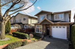 7448 17th Avenue Burnaby, BC V3N 1L4