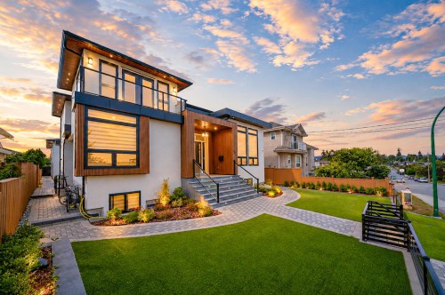 8093 14Th Avenue, Burnaby, BC 