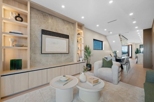 504 5Th Street E, North Vancouver, BC 