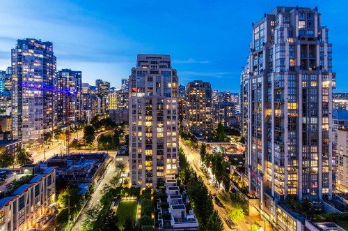 2002-1295 Richards Street  Vancouver, BC V6B 1B7