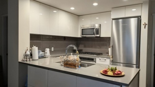 307-3102 Windsor Gate, Coquitlam, BC 