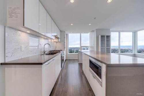 2807-5883 Barker Avenue, Burnaby, BC 