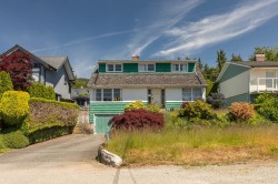 1159 Kings Avenue  West Vancouver, BC V7T 2C2