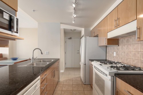 3205-193 Aquarius Mews, Vancouver, BC 