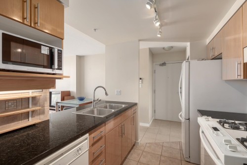3205-193 Aquarius Mews, Vancouver, BC 