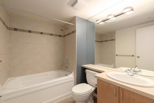 3205-193 Aquarius Mews, Vancouver, BC 