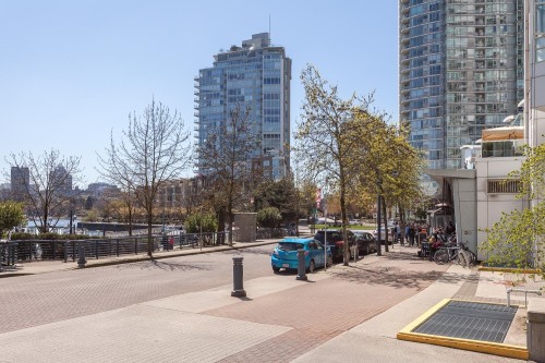 3205-193 Aquarius Mews, Vancouver, BC 