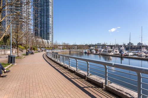 3205-193 Aquarius Mews, Vancouver, BC 
