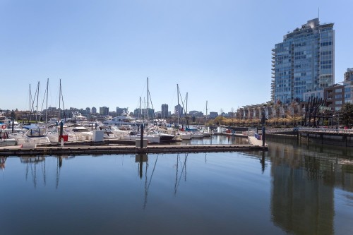 3205-193 Aquarius Mews, Vancouver, BC 