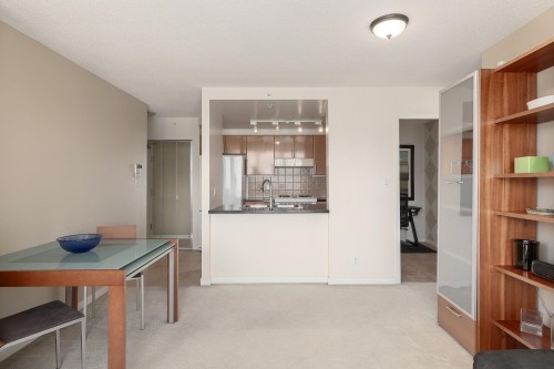 3205-193 Aquarius Mews, Vancouver, BC 