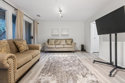 8218 Forest Grove Drive, Burnaby, BC 