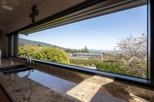 1109 Hillside Road, West Vancouver, BC 