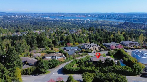 1109 Hillside Road, West Vancouver, BC 