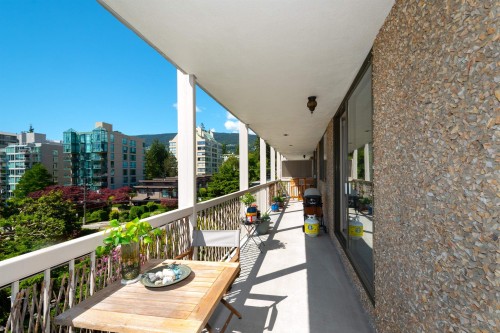 402-1390 Duchess Avenue, West Vancouver, BC 