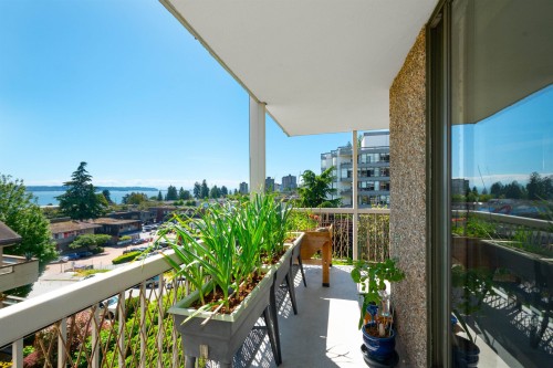 402-1390 Duchess Avenue, West Vancouver, BC 