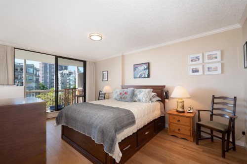 402-1390 Duchess Avenue, West Vancouver, BC 