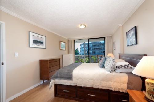 402-1390 Duchess Avenue, West Vancouver, BC 