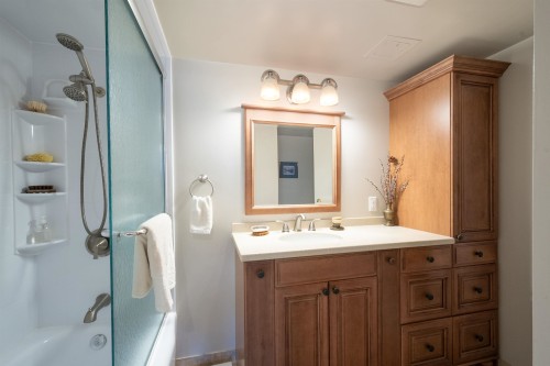402-1390 Duchess Avenue, West Vancouver, BC 