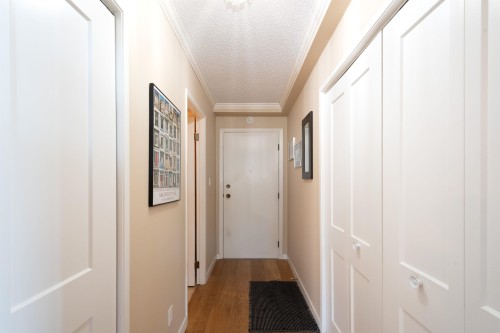 402-1390 Duchess Avenue, West Vancouver, BC 